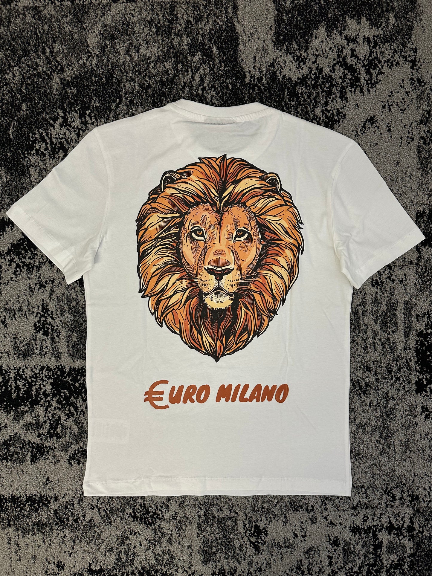 Lion Back White